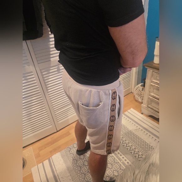Gucci Side Double Globo Beige Shorts. - Picture 3 of 17